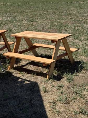 Kids picnic table 1
