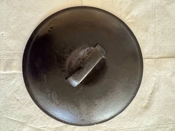 Cast Iron Lid - measures 9" diameter 1