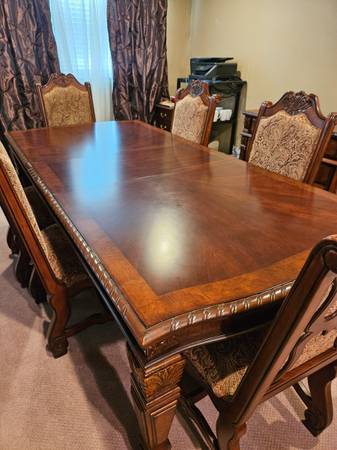 BEAUTIFUL 8 PC DINING ROOM SET WITH BUFFET 1