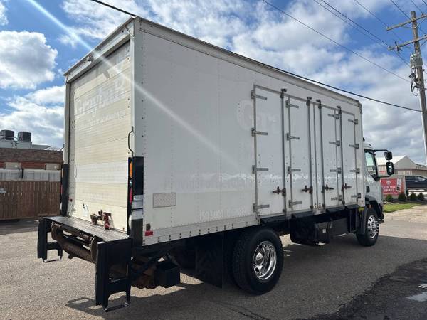 2016 PETERBILT 220 CAMIÓN CERRADO DE 20' CON PLATAFORMA ELEVADORA, AUTOMÁTICO, 335 MIL MILLAS - $26,950 (LA MOTORSPORTS WINDOM, MN)63489911195267123