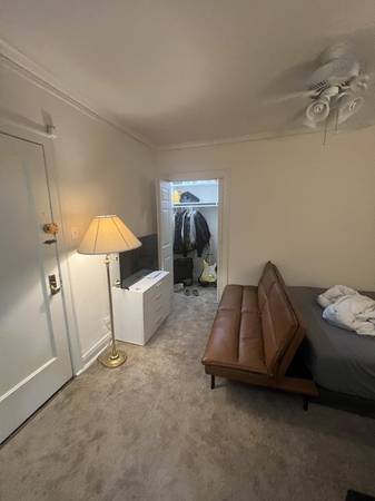 $600 Studio for rent (Lakeview East)64041647115267121