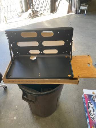 Jeep jl rear door fold down tray 1