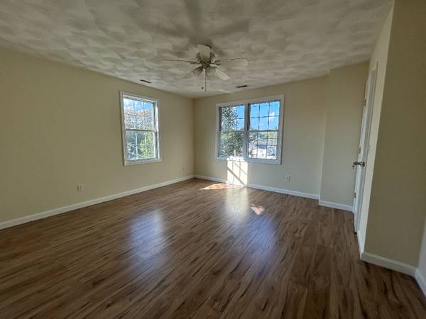 $950.00 / 3br - 1462ft2 - ONE 205 SQ. FT. BEDROOM FOR RENT Only - this listing is for a single b64002993269890120