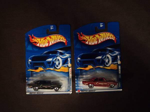 HOT WHEELS FORD THUNDERBOLT LOT OF 2 1
