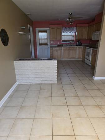 Charming 3-Bed, 1-Bath Single Family Home for Rent in Punta Gorda, FL 1