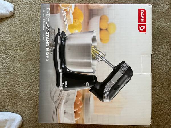 NEW IN BOX Dash 3 Qt 6 steed Stand Up Mixer 1