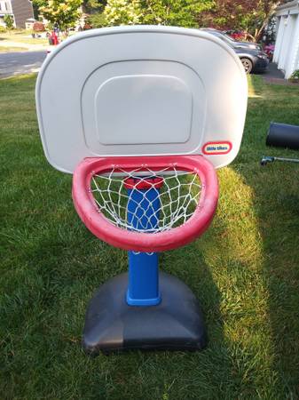 Little Tikes Basketball Hoop 1