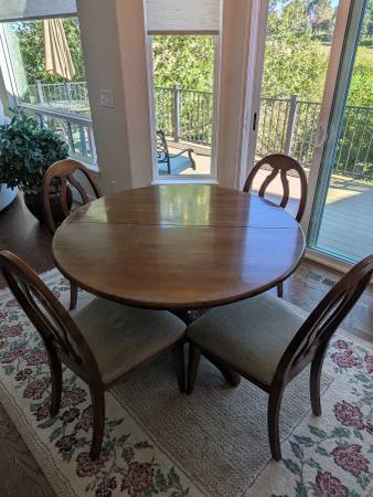 Kitchen table with upholstered chairs and leaflet 1