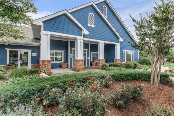 $2,300 / 2br - 1001ft2 - Ashburn VA, 2bd 2ba, Den or Study (20300 River Ridge Terrace, Ashburn, VA)64040193988354120