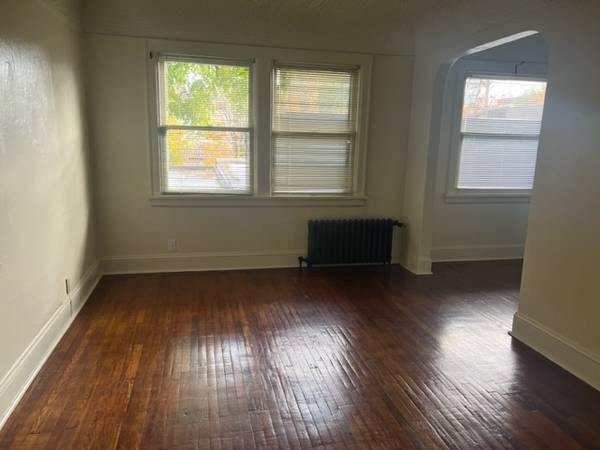 $1,175 / 475ft2 - Top Floor-Studio in Historical building - view to the east (Nob Hill and trendy NW 23rd)63999452169987120