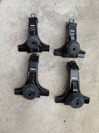 Thule 300R roof rack towers for gutter style mounts jeeps/vans 1