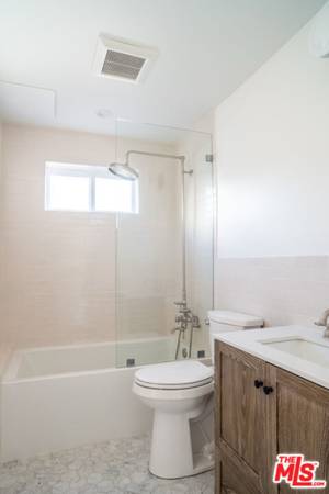 $1,200 / 1br - 620ft2 - light and bright DTLA! 1 bedroom, 1 bath unit (Los Angeles)63701035082241121