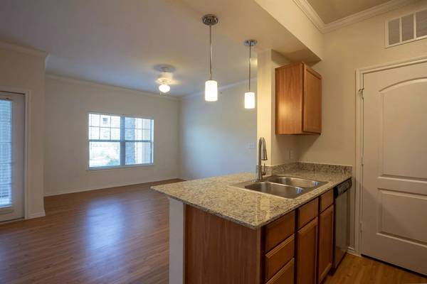 $1,511 / 2br - 1055ft2 - Looking for elegant, urban luxury? Come to The Royse at Parker Bouleva (Royse City)63796257403777121
