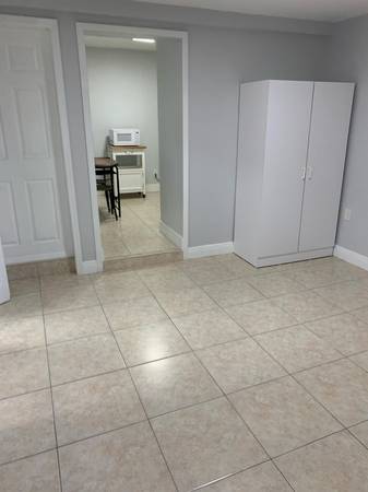 $1,100 / 1br - efficiency por $1100 (Miami)64051005496961121