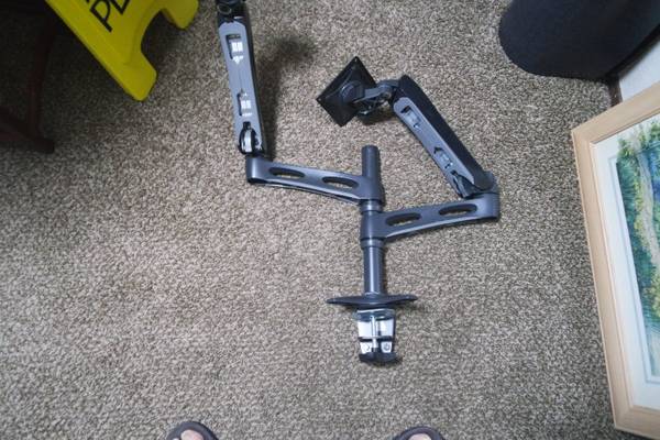 Ergotron LX Series, brazo de montaje dual para escritorio 28-512-195 - $200 (Tacoma / Parkland)63471454907907123