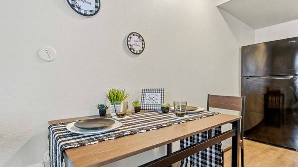 $999 / 1br - 630ft2 - 1 bedroom, Nearby Public Transit, Las Vegas NV (3890 Graphic Center Dr, Las Vegas, NV)63859502009475124