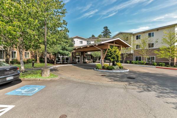 $1,767 / 1br - 600ft2 - Theater Room with comfy seating and surround sound, Kitchen, Recycling (13510 SE 272nd St, Kent, WA)63688333561857124