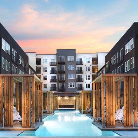 $1,299 / 1br - A Trendy and Stylish Apartment in Trinity Groves! (Dallas/Trinity Groves)63796350697347122