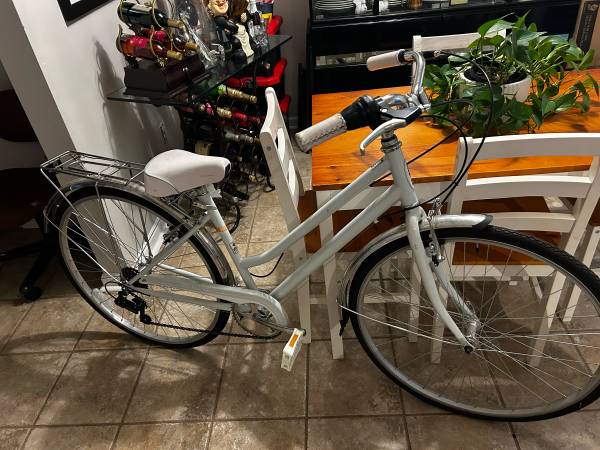 Schwinn Wayfarer 7 Speed Hybrid Bike with Rear Rack 1
