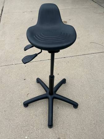 CHAIR STOOL BEVCO SIT STAND WITH MUSHROOM GLIDES 1