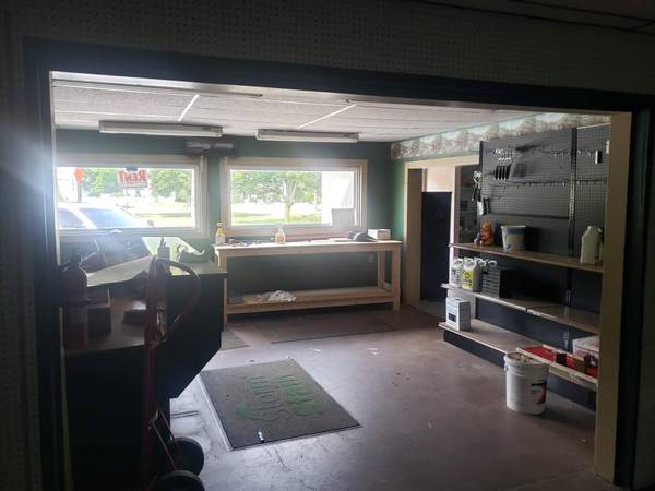 $530,000 Commercial/Retail building with 2 Bedroom apartment (Conway)63656227938049122