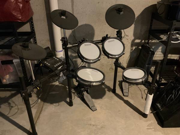 Simmons SD 600 electric drum set 1