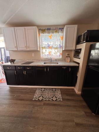 $1,100 / 1br - Newly Remodeled Efficiency for rent (Holiday)63991085026819124