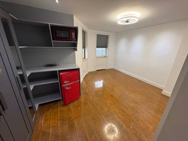 $2,950 / 2br - piso de 2 dormitorios a 2 cuadras del tren J,Z (Bushwick)64033460006913124