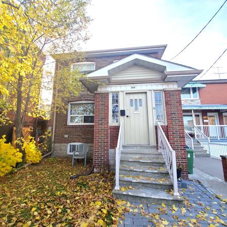2 Bedroom Steps From Bloor St And Ossignton Subway $2300 1