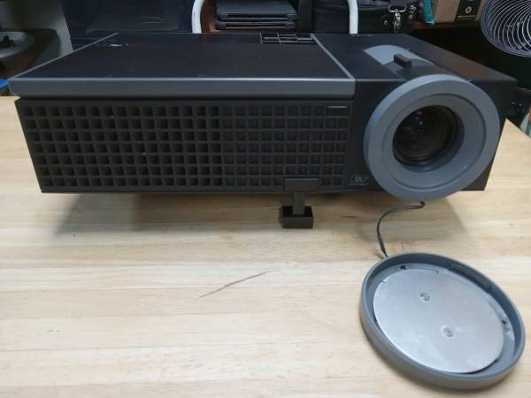 Dell DLP Projector - $20 (Round Rock)