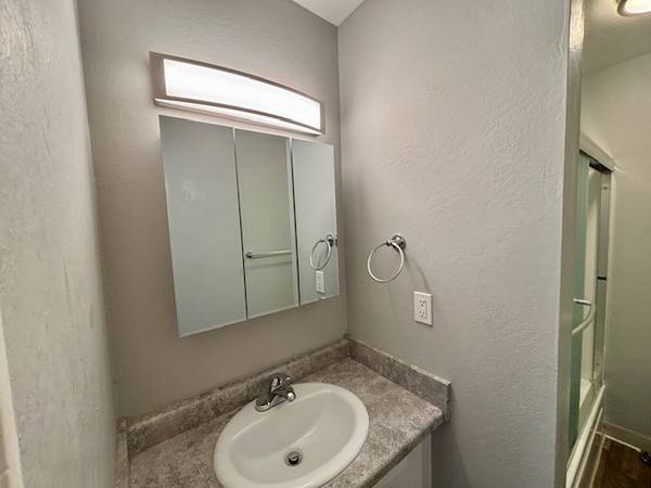 $2,450 / 1br - Location/Location/Location/Large Apartment Home with AC! (san jose west)63682779403907124