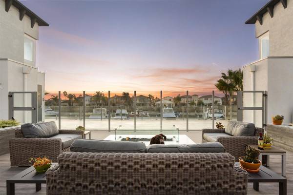$4,400 / 2br - 1372ft2 - Lounge, Bike Storage, Storage Space, Wi-Fi (Oxnard, CA)63800403209475120