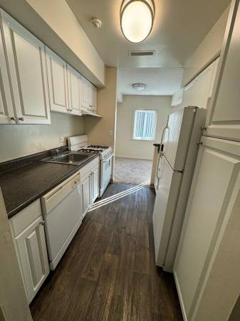 Spacious courtyards, Locker for packages, Online Rent Options 1