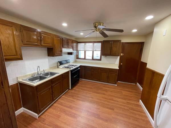 $1,225 Room available in Teele Square 3.5 bedroom (Teele Square, Somerville)63856229423233122
