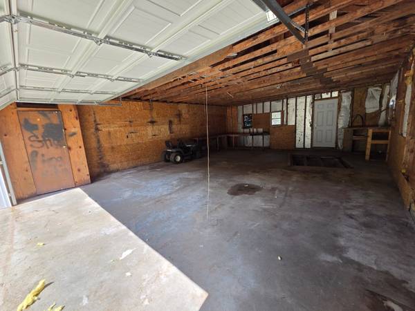 $500 Large garage for rent63953626875778124