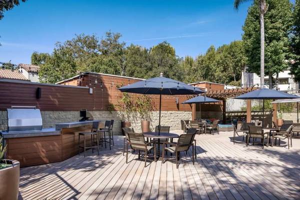 $2,821 / 1 hab - 1000 pies² - Programa de Recompensas para Residentes, Pisos Modernos con Estilo de Madera, 1 hab (491 W Gainsborough Rd, Thousand Oaks, CA)63668270710657121