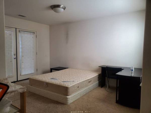 $1,250 / 1br - 140ft2 - Independent Suite (Large Bedroom/Private Bath) (richmond / point / annex)63857952590721124