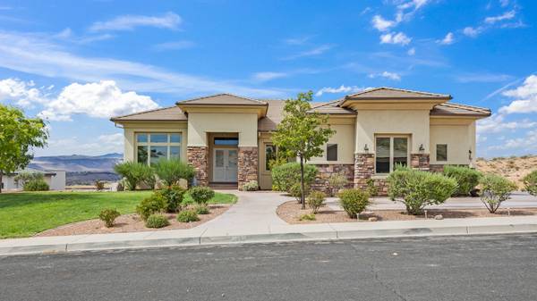 Luxurious home on fully landscaped 1 acre lot w/pool & fruit trees 1