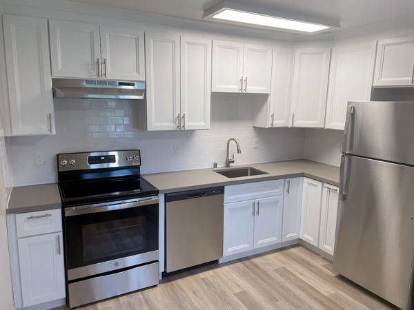 $2,895 / 2br - 875ft2 - 2BR apt :: Plenty of storage :: Modern kitchen :: Near Starbird Park (san jose west)63880017348483120