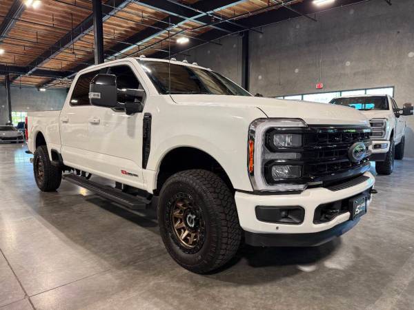 2023 Ford F-350 Super Duty Diésel 4x4 4WD Camioneta F350 Lariat 4 puertas Cabina Extendida - $72,900 (Platinum Motors Corp)63438262343043124