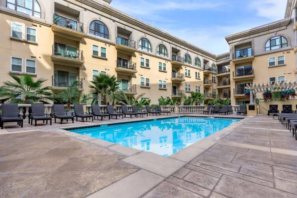 $2,419 / 1br - 684ft2 - Built-in Microwave, Dishwasher, 1 BD (1026 S Broadway, Los Angeles, CA)63998005283458124
