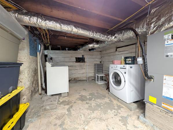 $2,400 / 1br - 800ft2 - Davis Sq 1BR - 8 Min Walk to T - HUGE -  DW - Free Laundry (Cambridge \ Davis Sq. \ N. Cambridge)63828484096387121