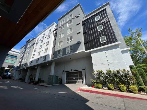$2,150 / 1br - 592ft2 - Home away from home!! (Downtown Bellevue, Eastside, Microsoft, Overlake, Amazon)64031309492610122