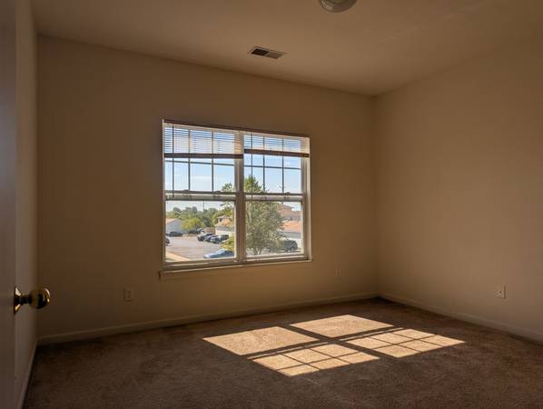 $1,354 / 1br - $1354 -- 1B1B Apartment for Sublease Available Now (Bloomington)64018612747779120