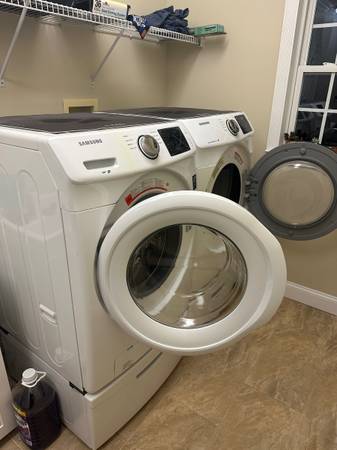 Samsung washer and dryer front load, with pedestal base 1