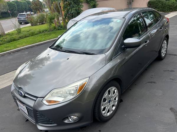 2012 Ford Focus SE Sedan 1