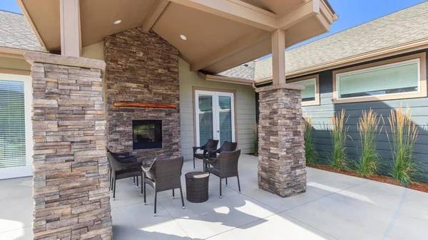 $1,666 / 1br - 659ft2 - Soaring 9-ft and 10-ft Ceilings, Cozy Outdoor Fire Pit (Pilot Butte)63839294522881122