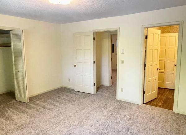 $1,410 / 2br - Onsite Laundry, Stylish & Well Maintained Building - See Our 2 Bed (South Salem)63660428999041124