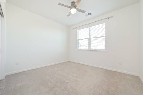 $2,300 / 2br - 1165ft2 - Luxury Top-Floor Condo in Highlands Ranch Gated Community!63973502375298122