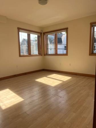 $3,500 / 3br - Good size apartment in MEDFORD- Nov 1st ready ---2 Levels (Medford)63828338662659123